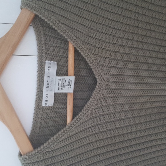 Geoffrey Beene Sport womens size L olive green sweater - Picture 2 of 5